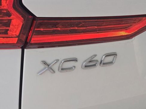 Used 2023 Volvo XC60 B5 Plus w/ Protection Package Premier image 11