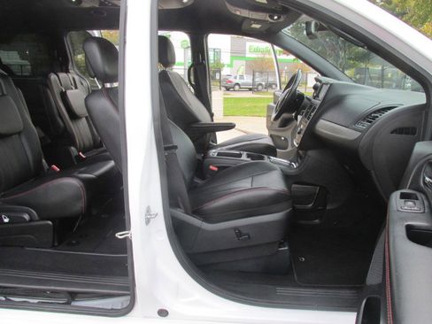 Used 2019 Dodge Grand Caravan GT FWD image 46