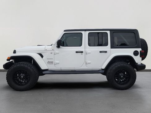 Used 2018 Jeep Wrangler Unlimited Sahara w/ LED Lighting Group AWD/4WD image 2