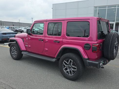 Used 2024 Jeep Wrangler Unlimited Sahara w/ Technology Group AWD/4WD image 9