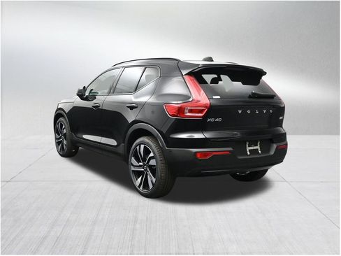 New 2026 Volvo XC40 B5 Ultra AWD/4WD image 3