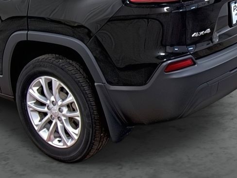 Used 2019 Jeep Cherokee Latitude w/ Cold Weather Group AWD/4WD image 9