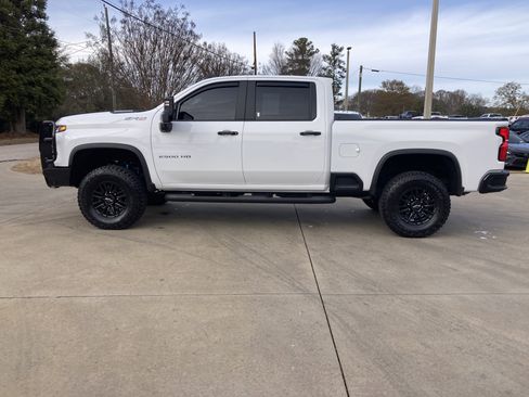 Used 2025 Chevrolet Silverado 2500 ZR2 w/ Technology Package image 17