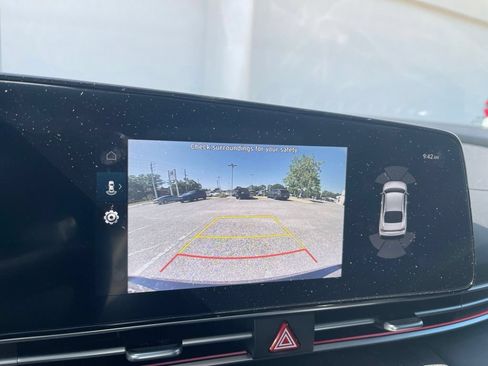 Used 2024 Hyundai Elantra Limited FWD image 15