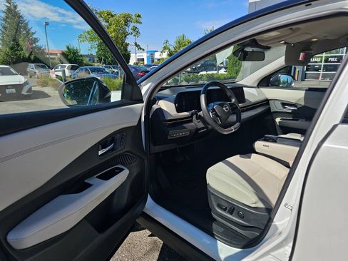 Used 2023 Nissan Ariya FWD image 16
