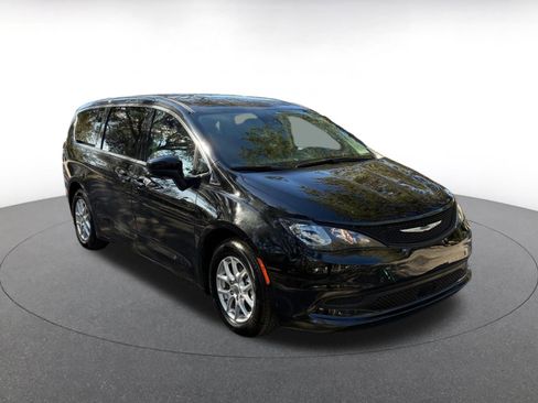 Used 2023 Chrysler Voyager LX image 1