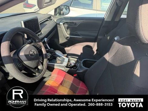 Used 2024 Toyota RAV4 LE AWD/4WD image 8