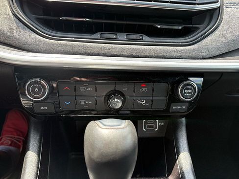 Used 2024 Jeep Compass Latitude AWD/4WD image 18