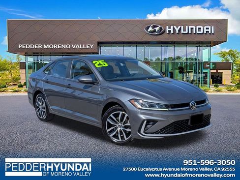 Used 2025 Volkswagen Jetta SE image 1