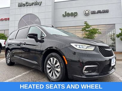 Used 2023 Chrysler Pacifica Touring-L