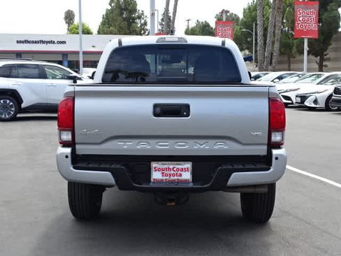 Certified 2022 Toyota Tacoma SR5 AWD/4WD image 13
