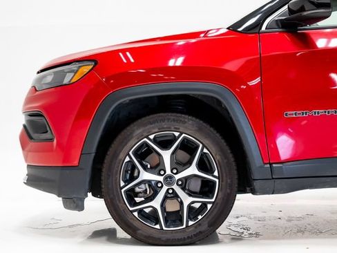 Certified 2025 Jeep Compass Limited AWD/4WD image 33