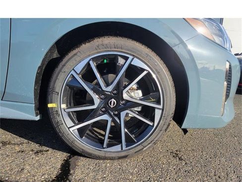 New 2025 Nissan Sentra SR w/ SR Premium Package image 9