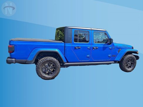 Used 2025 Jeep Gladiator Sport AWD/4WD image 8