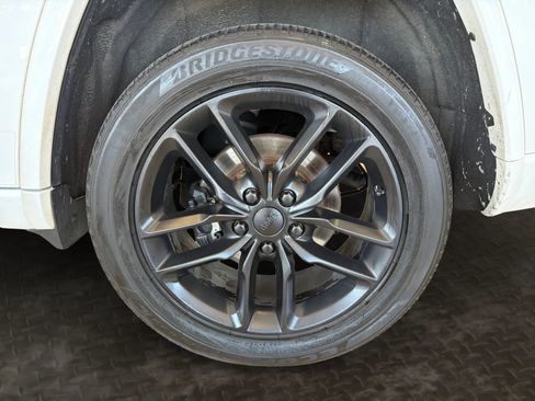 Used 2014 Jeep Grand Cherokee Overland w/ Advanced Technology Group AWD/4WD image 38