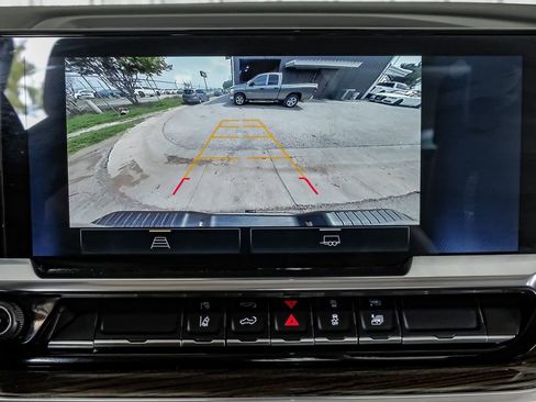 Used 2025 Chevrolet Silverado 2500 LT w/ Convenience Package image 22