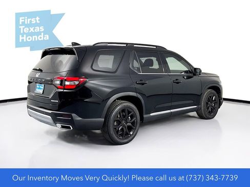 New 2025 Honda Pilot Touring image 8