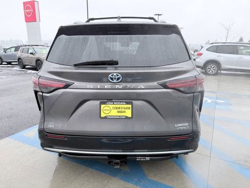 Used 2021 Toyota Sienna Limited image 10