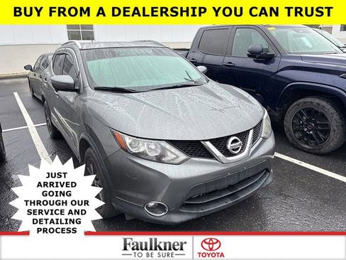 Used 2017 Nissan Rogue Sport SV w/ SV Premium Package AWD/4WD image 1