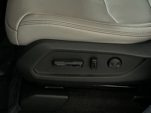 Used 2023 Honda Pilot Touring image 19