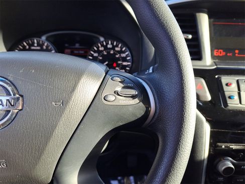 Used 2020 Nissan Pathfinder S image 20