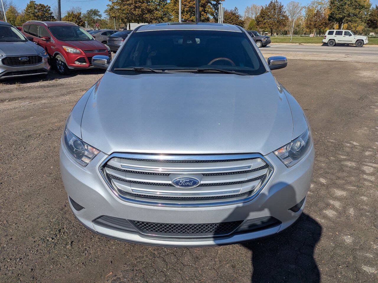 Used 2018 Ford Taurus Limited AWD/4WD image 2