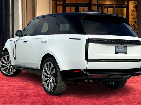 New 2025 Land Rover Range Rover SE image 3