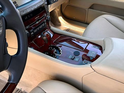 Used 2009 Lexus LS 460 RWD image 16