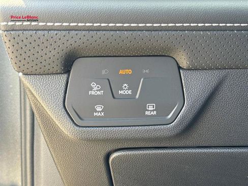 Used 2025 Volkswagen Atlas SE FWD image 20
