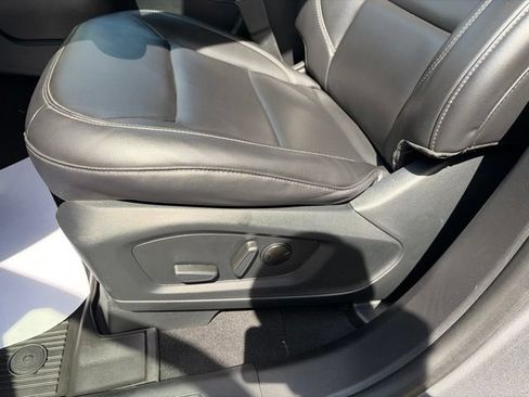 Used 2023 Ford Explorer XLT w/ Equipment Group 202A AWD/4WD image 8