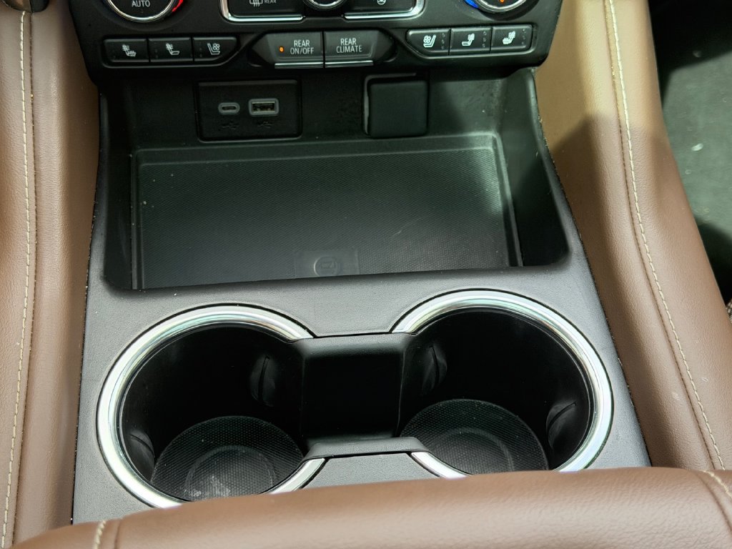 Used 2024 Chevrolet Suburban High Country w/ Advanced Technology Package AWD/4WD image 23