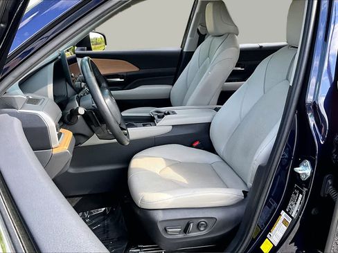 Used 2024 Toyota Grand Highlander AWD image 8