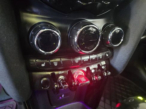 Used 2019 MINI Cooper S w/ Signature Upholstery Package image 19