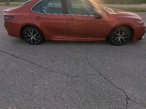 Used 2024 Toyota Camry SE w/ Convenience Package FWD image 2