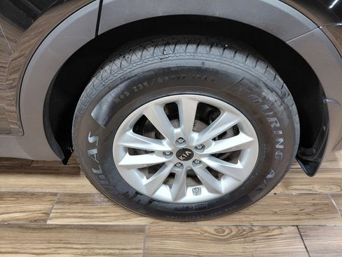 Used 2019 Kia Sorento L image 16