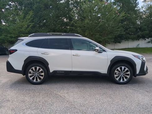 Used 2025 Subaru Outback Touring AWD/4WD image 3
