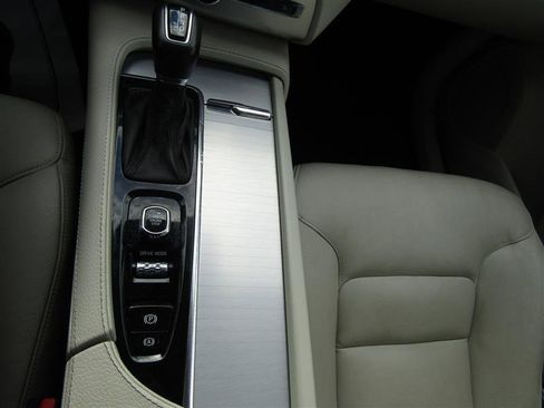 Used 2018 Volvo XC90 T5 Momentum w/ Convenience Package image 26
