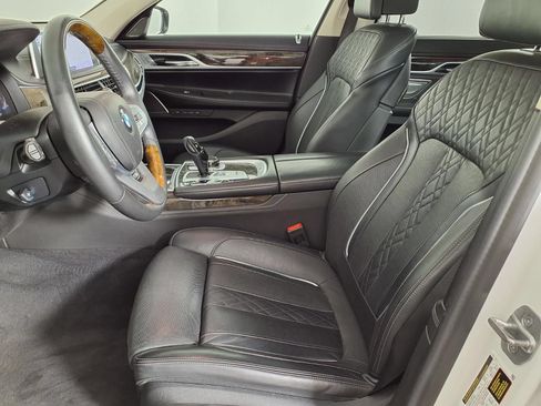 Used 2022 BMW 740i w/ Premium Package RWD image 21