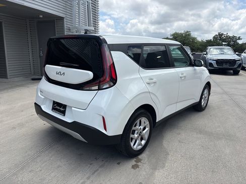 Used 2025 Kia Soul LX w/ LX Technology Package FWD image 6