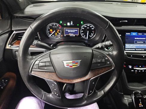 Used 2021 Cadillac XT5 Premium Luxury image 2