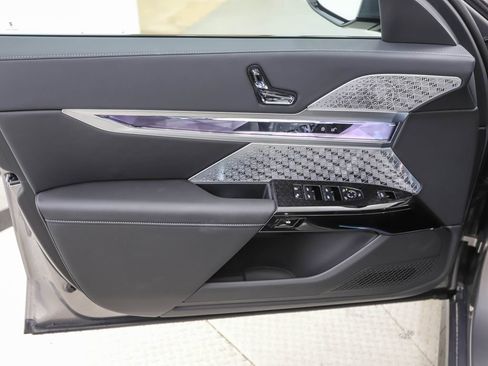 Used 2025 BMW 760i xDrive 760i xDrive w/ Executive Package image 9