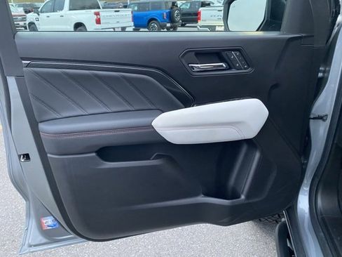 Used 2025 GMC Canyon AT4 w/ AT4X Package image 11