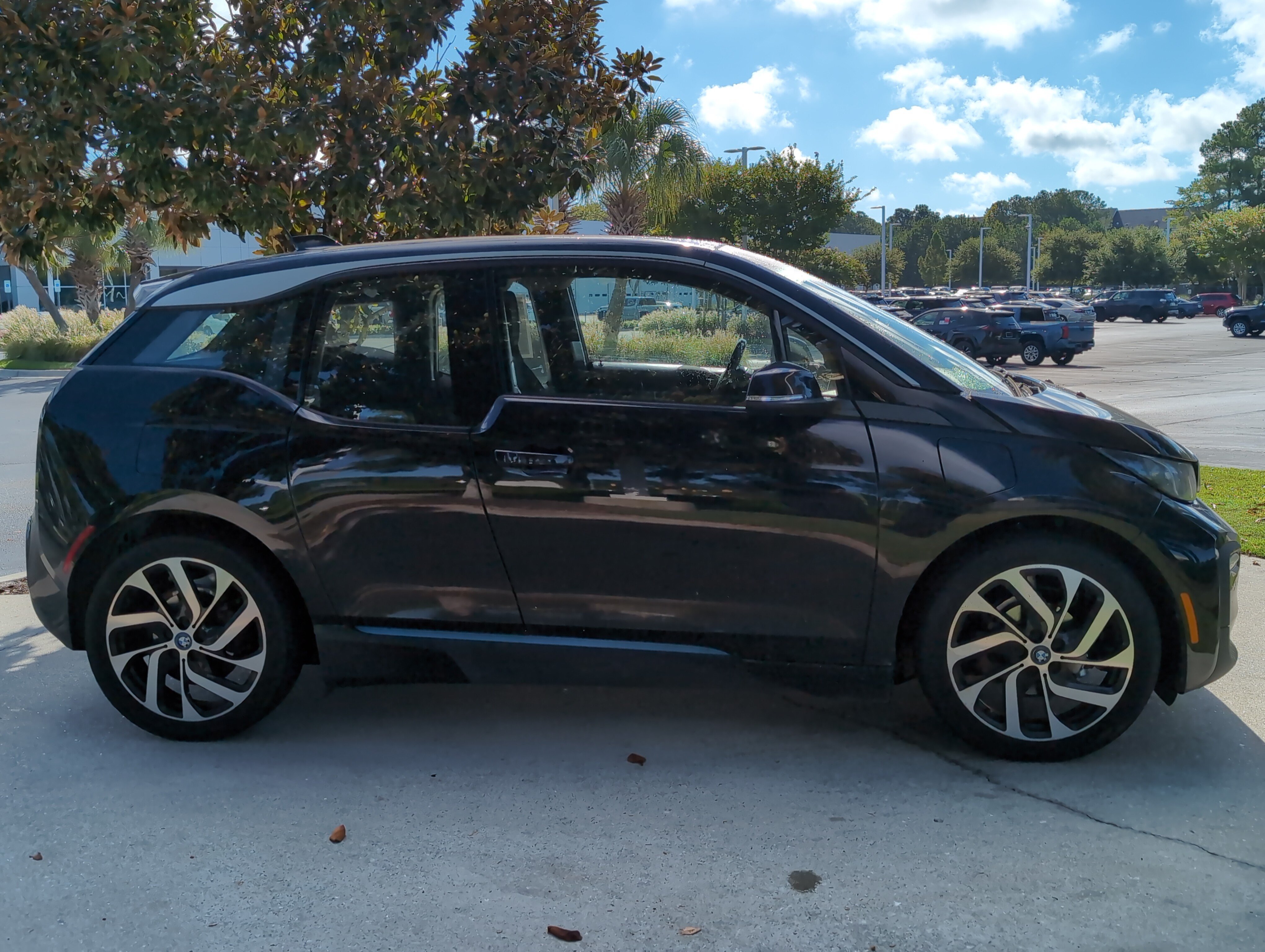 Used 2018 BMW i3 w/ Range Extender RWD image 11
