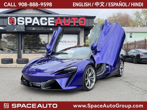 Used 2023 McLaren Artura image 1