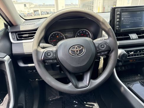 Used 2022 Toyota RAV4 LE FWD image 11