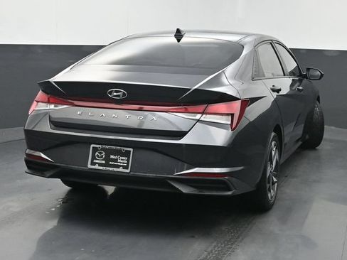 Used 2023 Hyundai Elantra SEL w/ Convenience Package FWD image 3