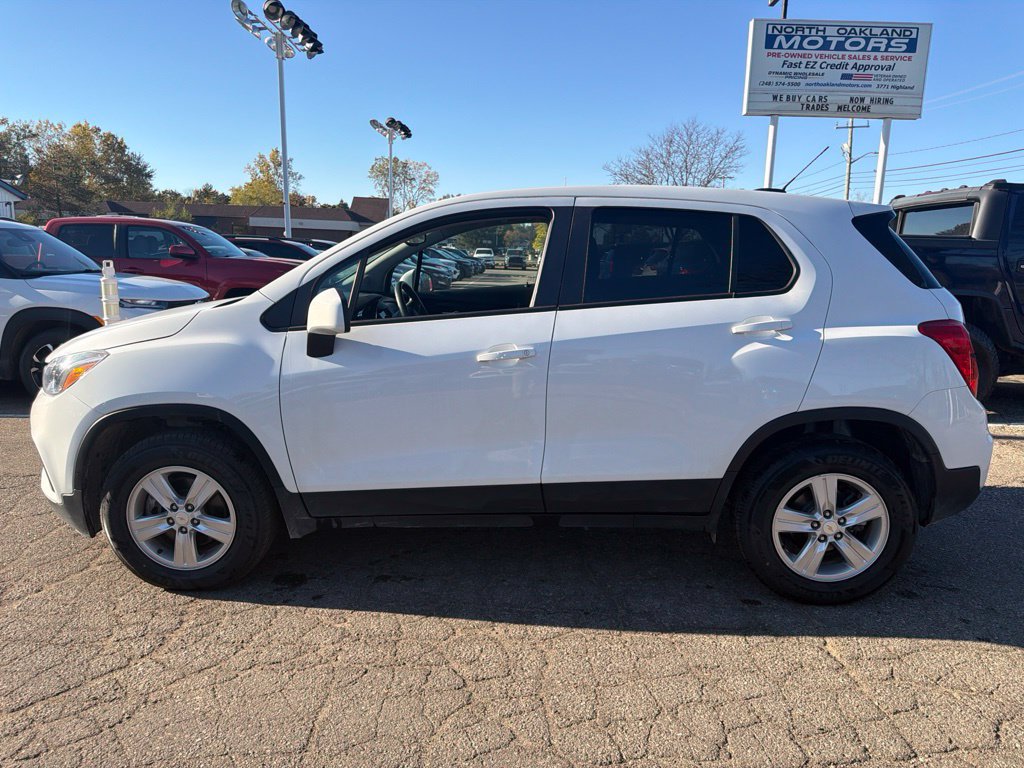 Used 2022 Chevrolet Trax LS w/ Tint and Cruise Package AWD/4WD image 8
