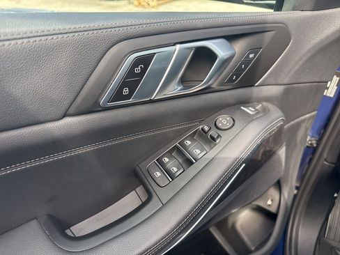 Used 2022 BMW X5 xDrive45e w/ Parking Assistance Package image 9