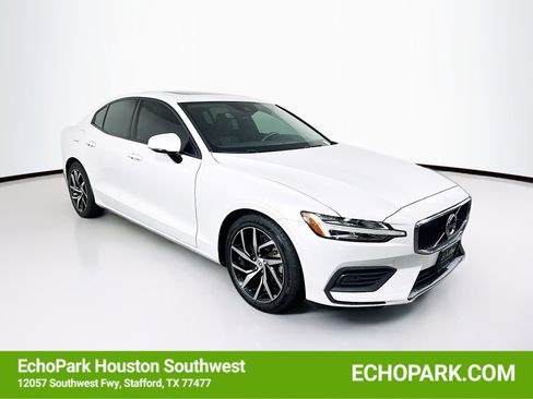 Used 2020 Volvo S60 T5 Momentum FWD image 1