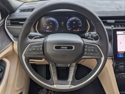 New 2025 Jeep Grand Cherokee Limited image 17